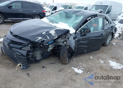 2020 Toyota Camry Le Hybrid z USA, uszkodzony, nr VIN 4T1C31AK2LU019359